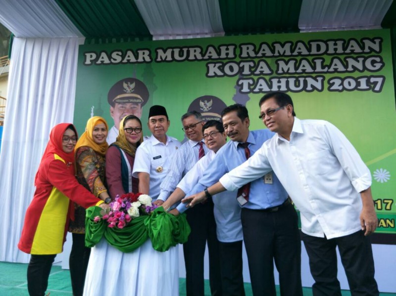 Abah Anton Buka Pasar Murah Ramadhan
