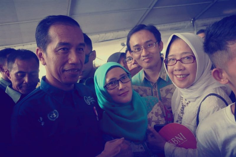 Joko Widodo Beri Penghargaan Guru SD 2 Negeri Dampit Kabupaten Malang 