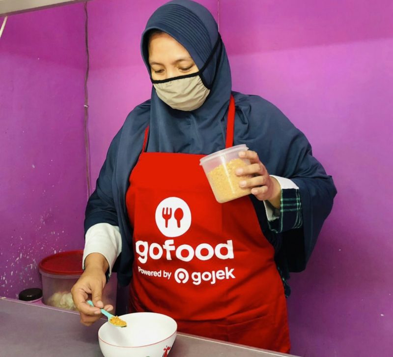 Meski Hanya Berjualan Bubur, Pedagang ini Peduli Nutrisi Nakes di Kota Malang