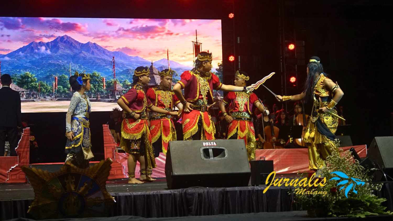 Usung Lakon Mahapatih Pemersatu Nusantara, SMAS Katolik Cor Jesu Malang Pukau Penonton di Pesta Intan Ke-75