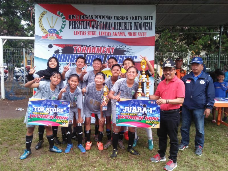 Taklukan Putri Kediri FC, Persikoba Putri FC Juarai PWRI Mini Soccer Cup