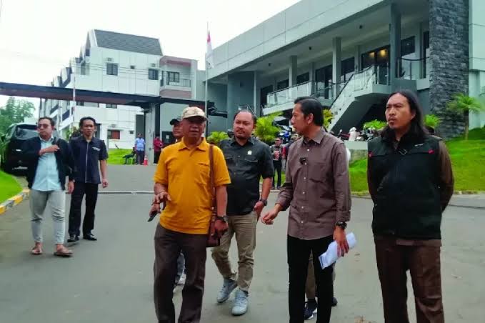 Usai Terima Aduan Warga, Komisi C DPRD Kota Malang Lakukan Sidak Perumahan Graha Agung