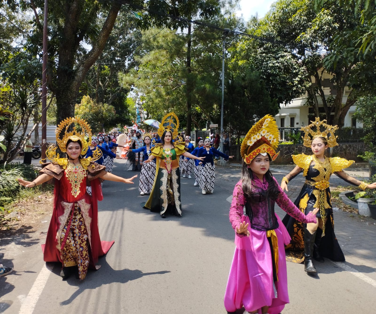 Semarak Pawai Budaya Desa Tembalangan Kota Malang