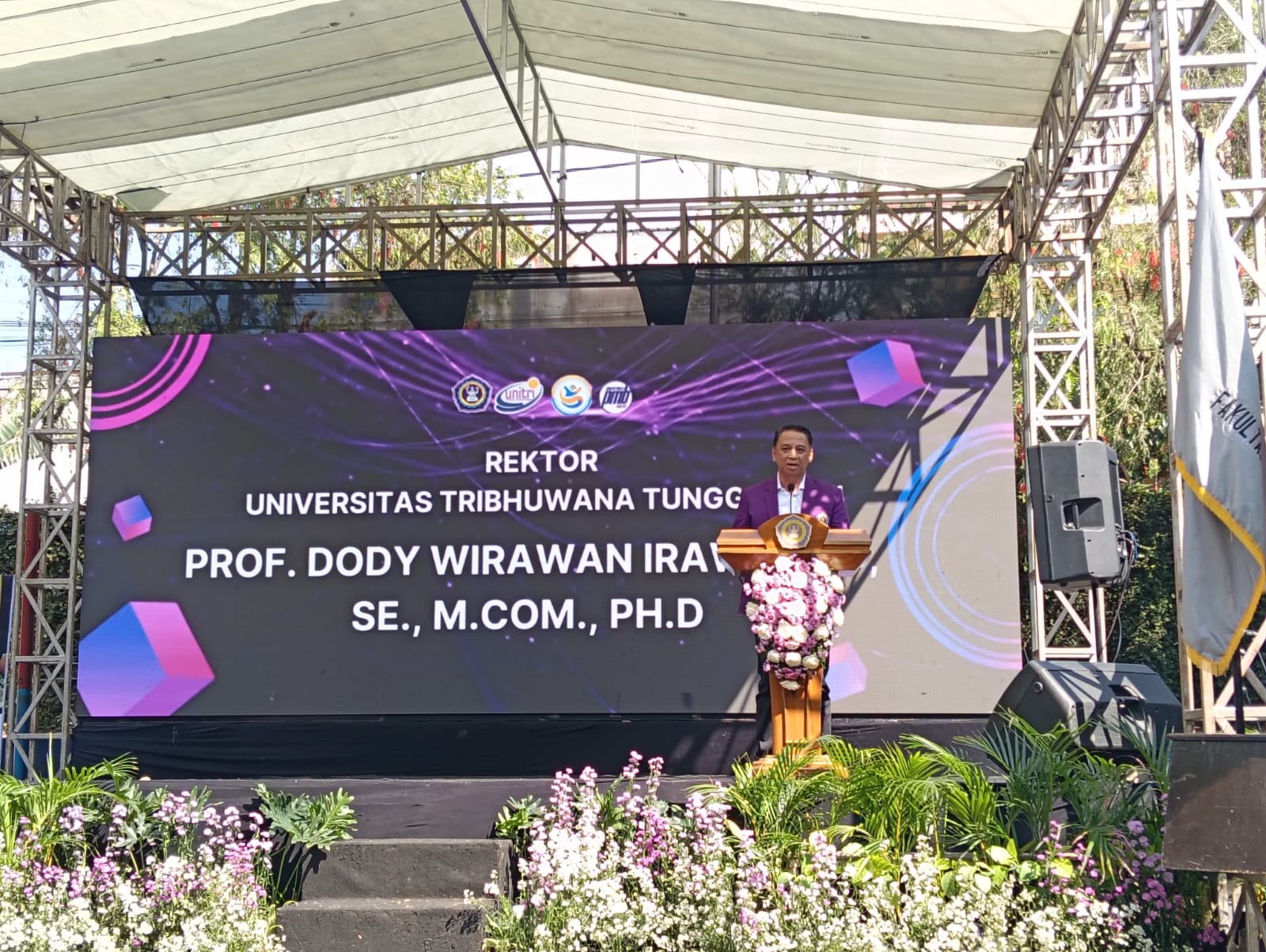 Mahasiswa Baru UNITRI Antusias Ikuti Kegiatan Upacara Pembukaan Penerimaan 900 Mahasiswa Baru