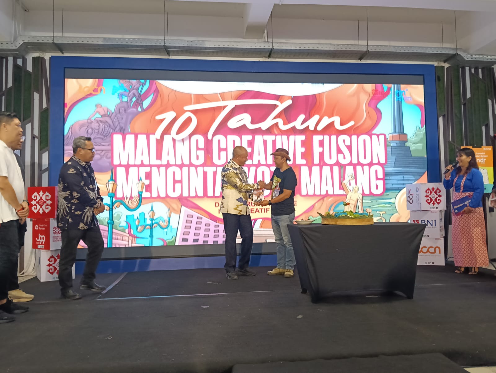 Tandai Perayaan 1 Dekade, Malang Creative Fusion Luncurkan Buku “10 Tahun Perjalanan MCF : Mencintai Kota Malang”