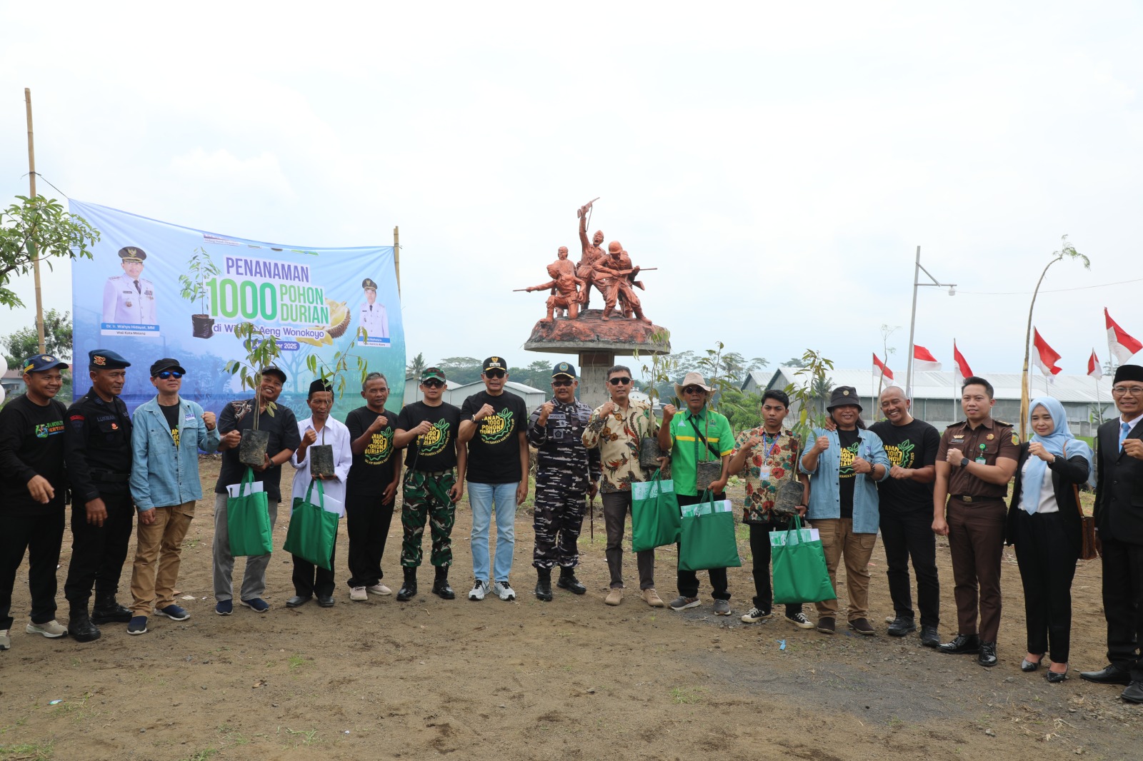 Walikota Wahyu Aksi Tanam 1000 Pohon Durian, Peringati Hari Pahlawan