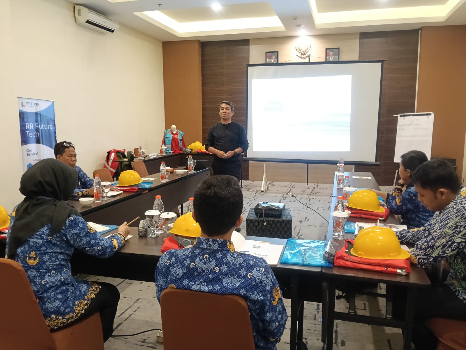 Pemerintah Percepat Reformasi SMK Lewat Program Kredensial Mikro Guru Pemerintah Percepat Reformasi SMK Lewat Program Kredensial Mikro Guru