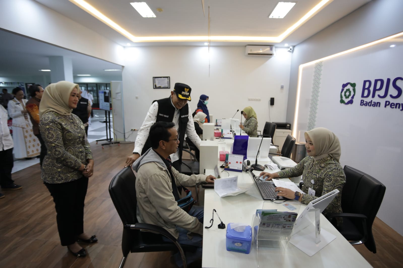Hari Pertama Masuk Kerja Pascalebaran, Wali Kota Wahyu Sidak Pelayanan Publik