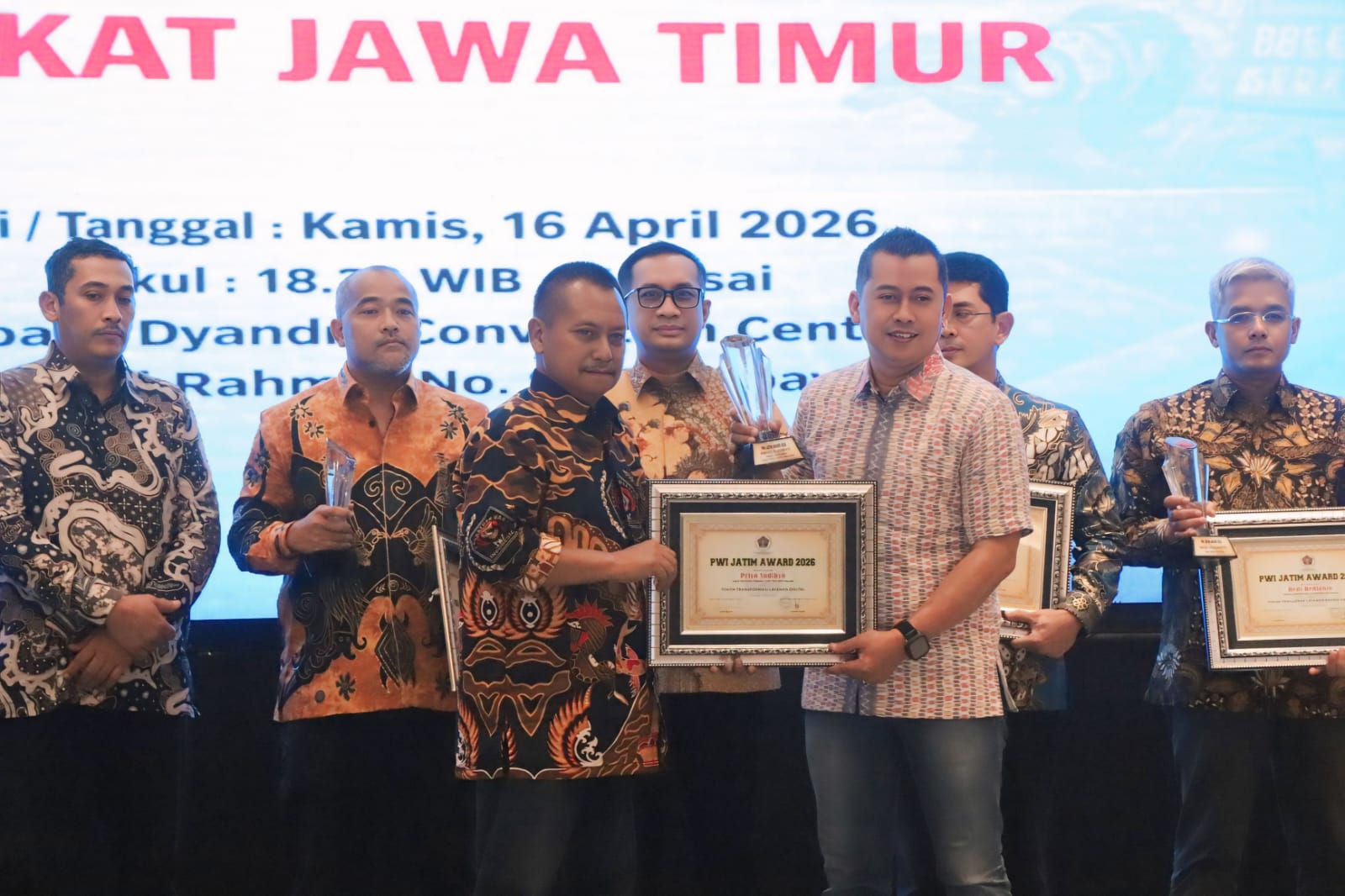 Dirut Tugu Tirta Dianugerahi PWI Jatim Award 2026