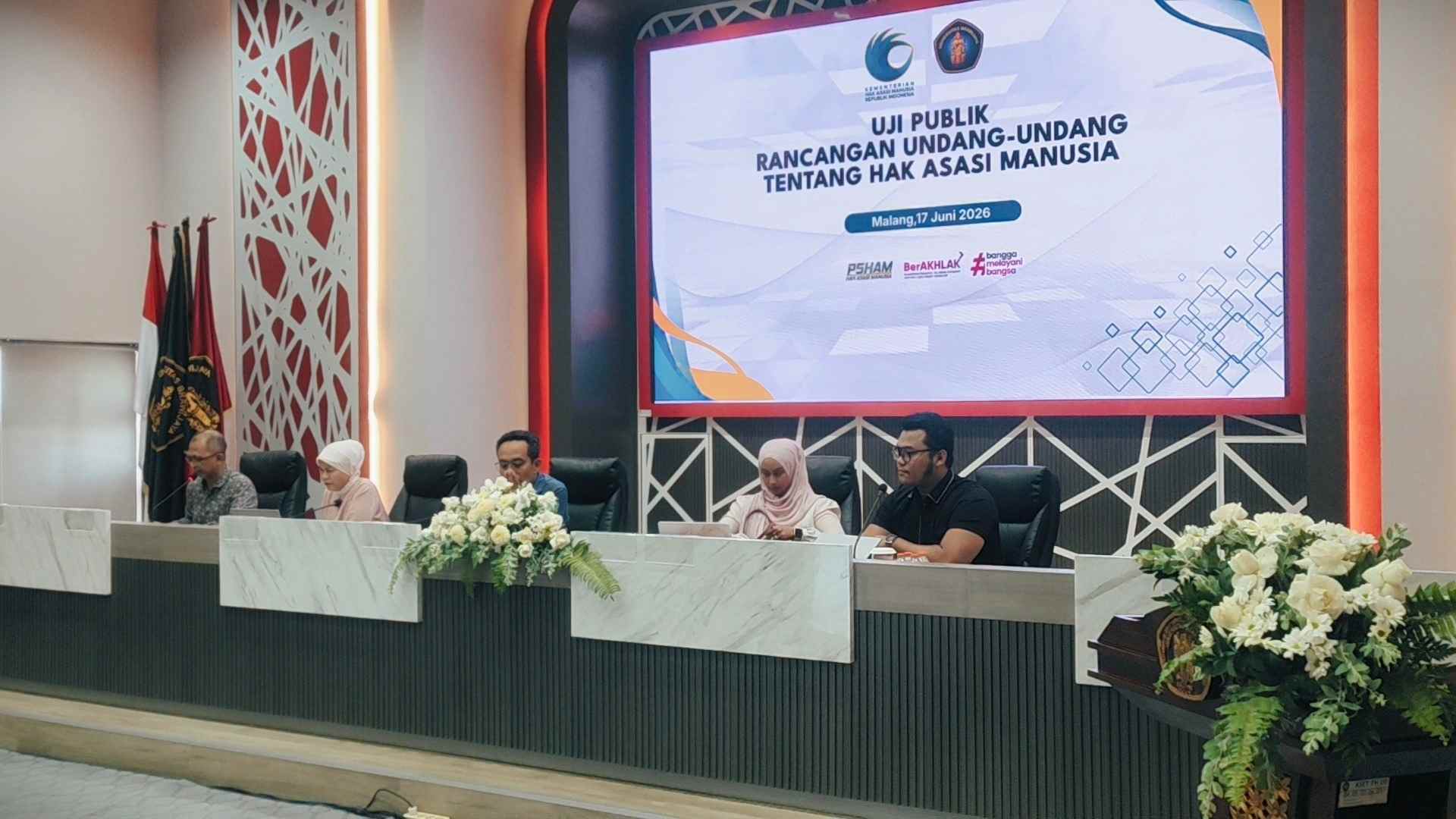 FH UB dan Kementerian HAM Gelar Uji Publik RUU HAM, Bahas Isu Hak Digital hingga Perlindungan Pembela HAM FH UB dan Kementerian HAM Gelar Uji Publik RUU HAM, Bahas Isu Hak Digital hingga Perlindungan Pembela HAM