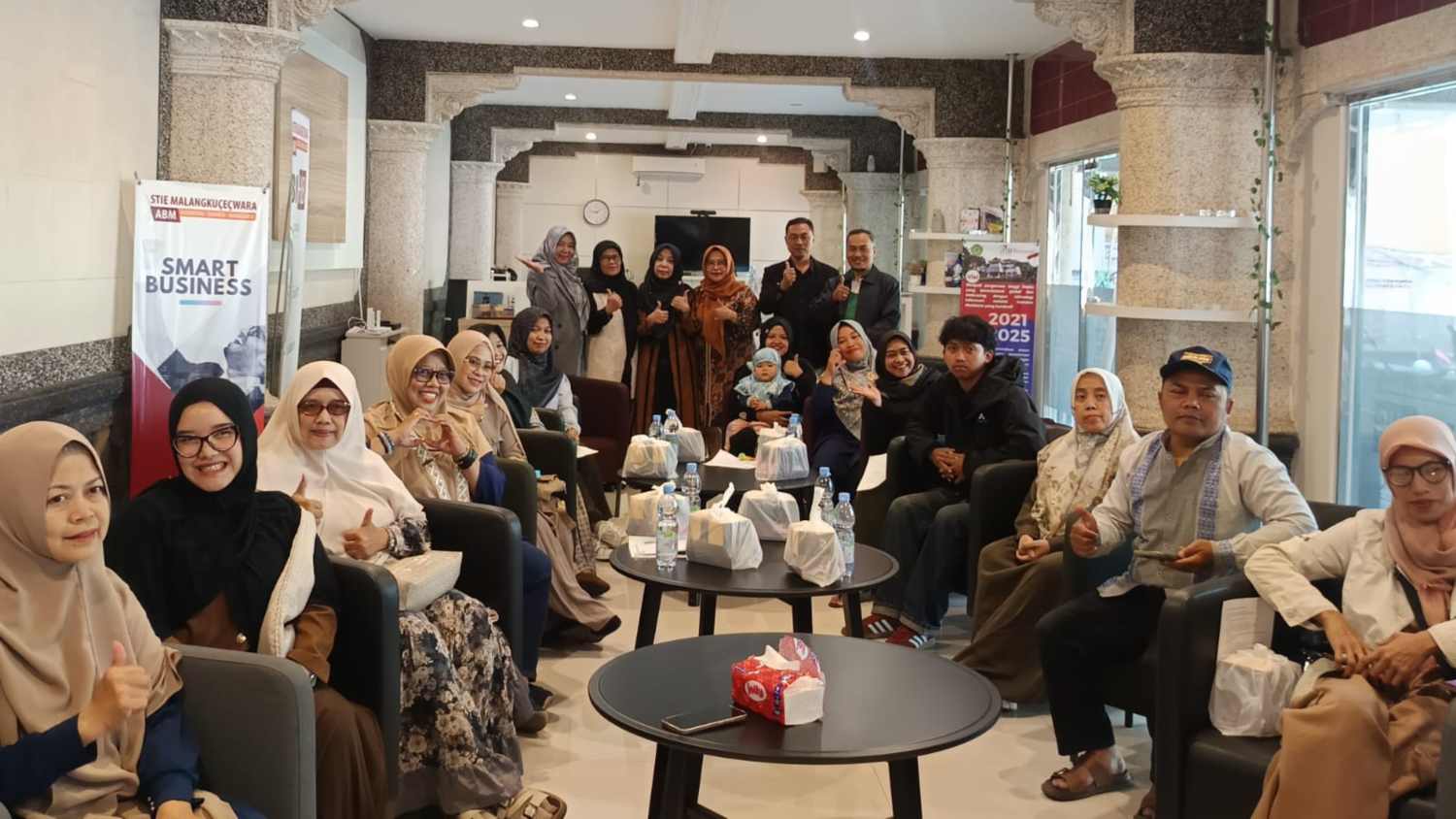 Dosen STIE Malangkuçeçwara Bekali Pelaku UMKM Balearjosari Manajemen Keuangan dan Strategi Live TikTok